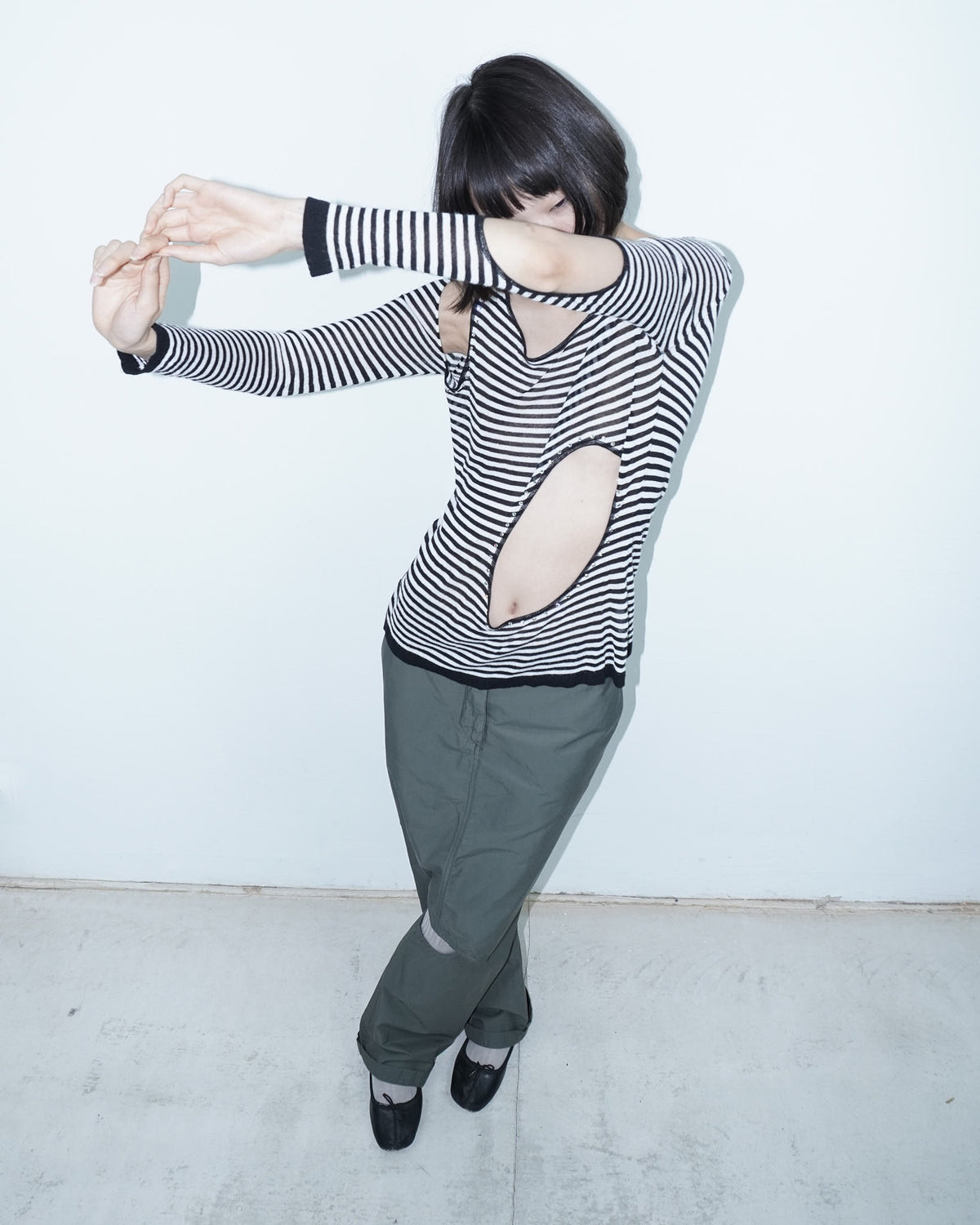 cut out striped black and white fine knit longlseeve
