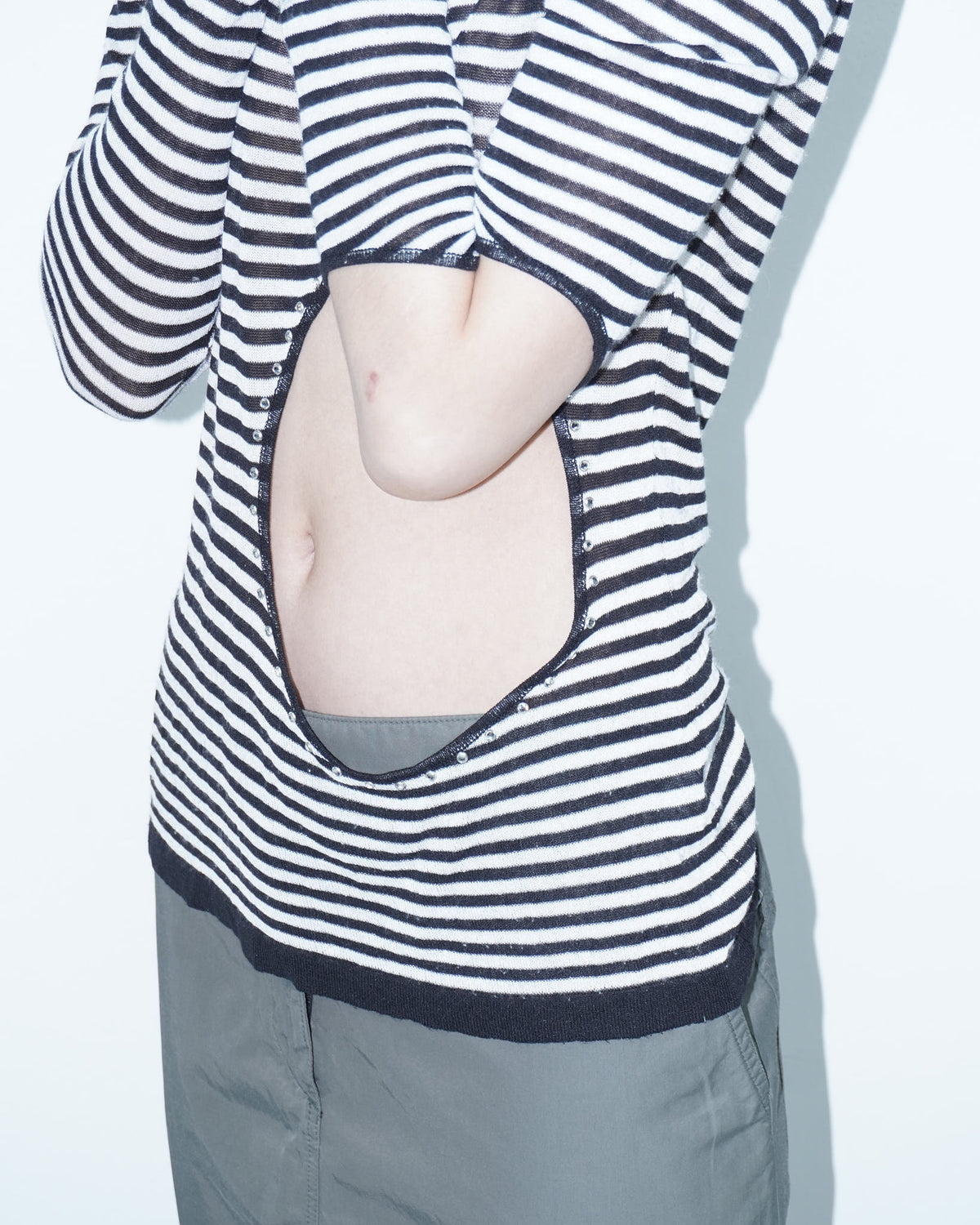 cut out striped black and white fine knit longlseeve