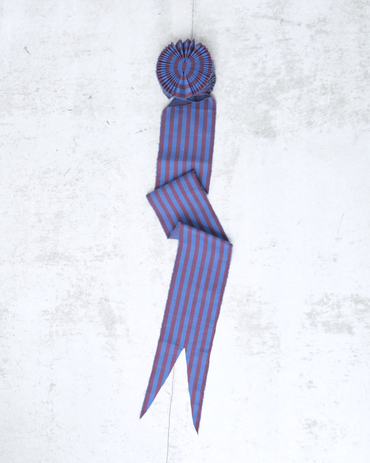 red/blue striped cockade