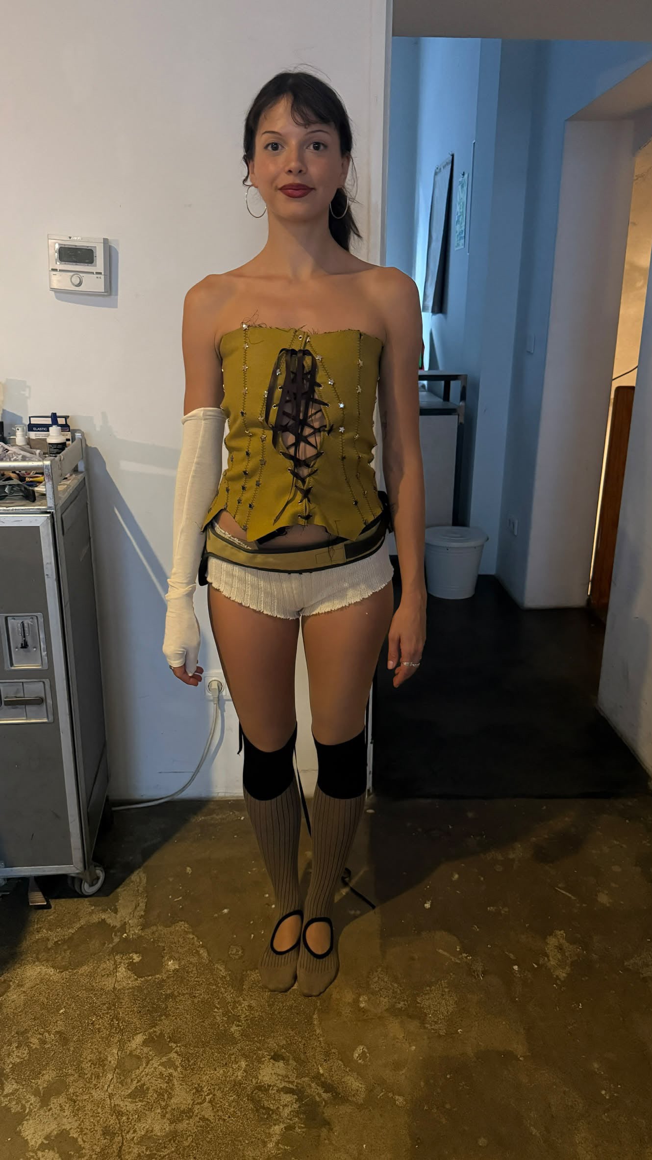 rental of 17 pieces + purchase of 2 corsets and 1 pair of socks