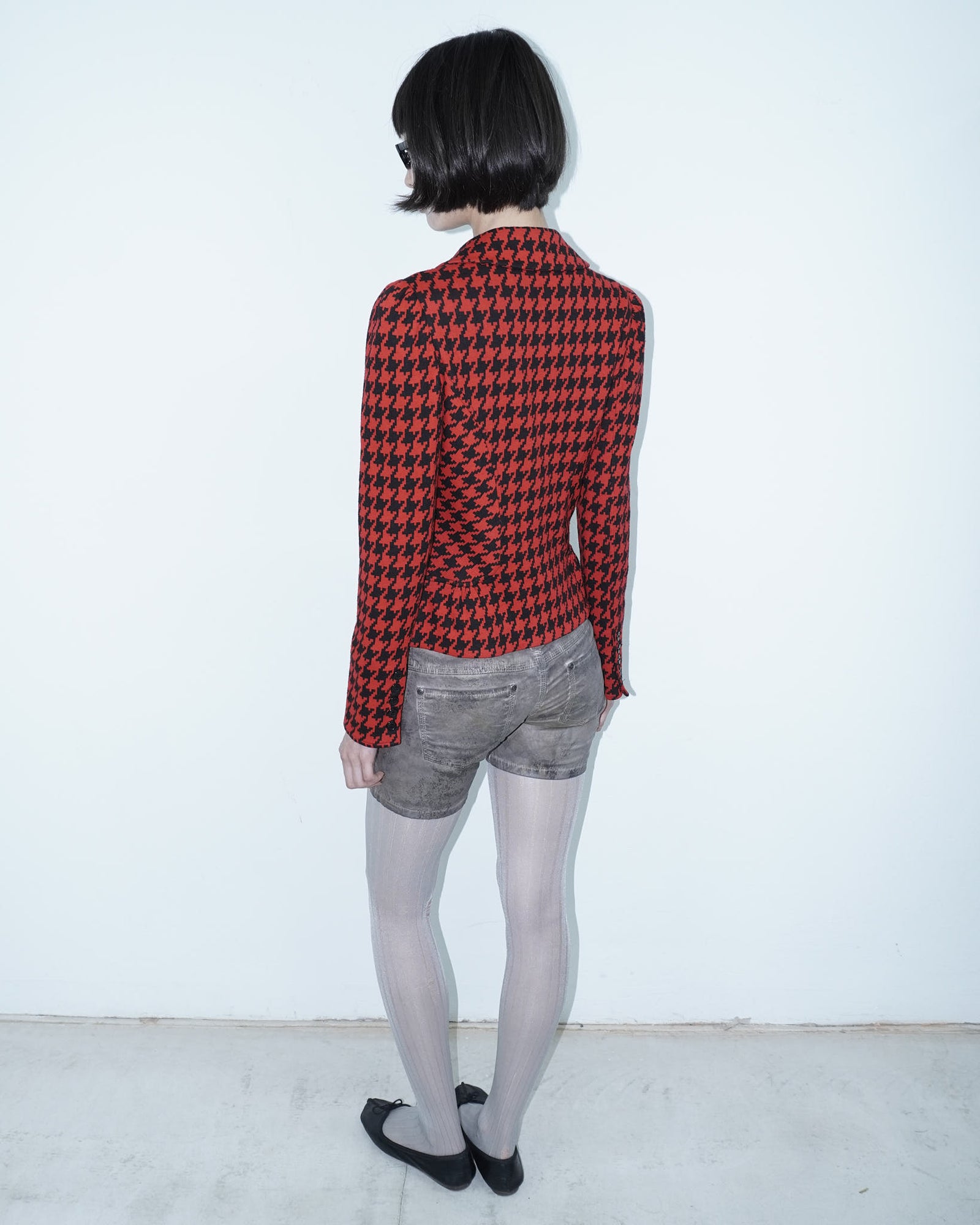 black and red blazer with pied-de-poule pattern