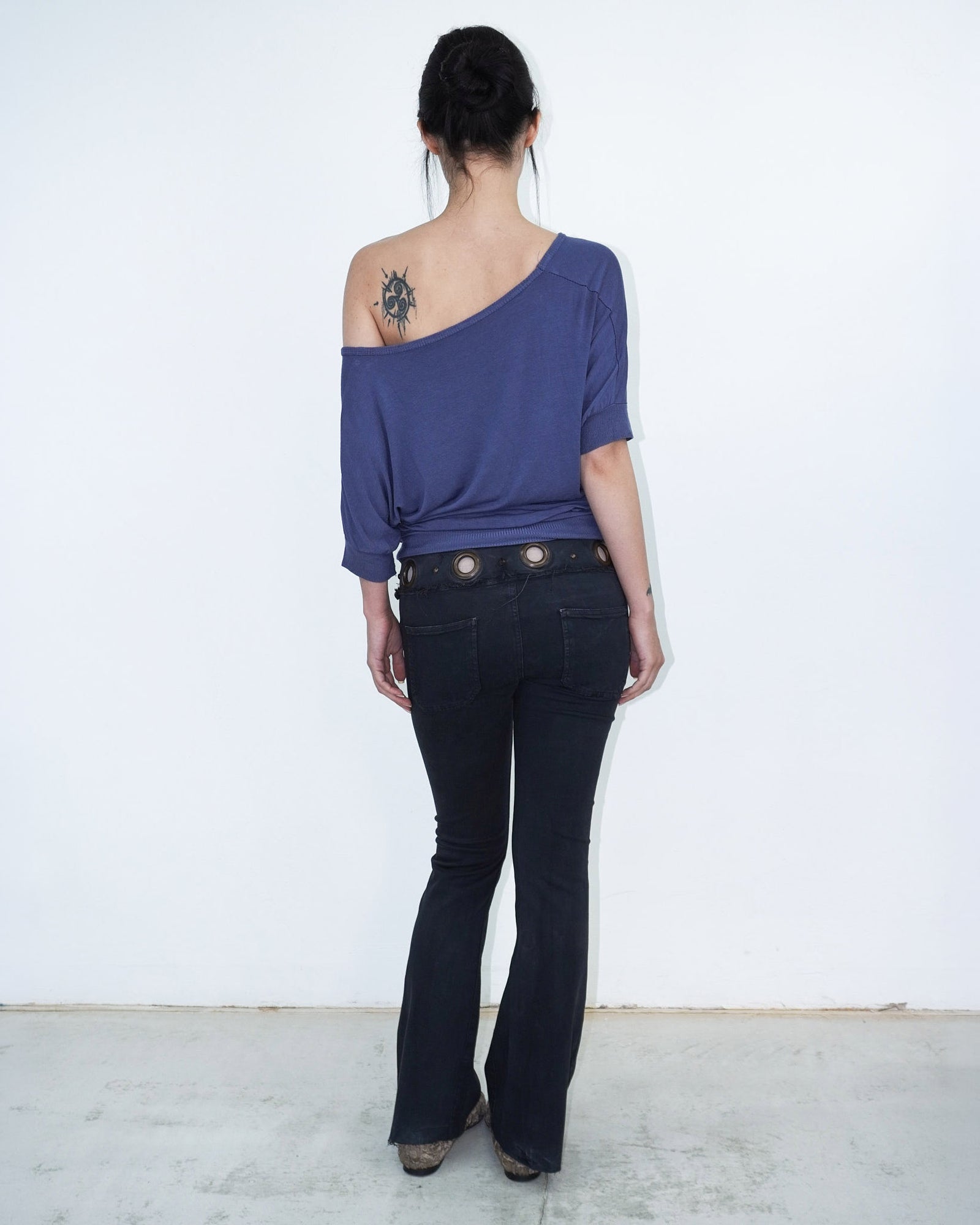 anthracite pants with cut out waist holes