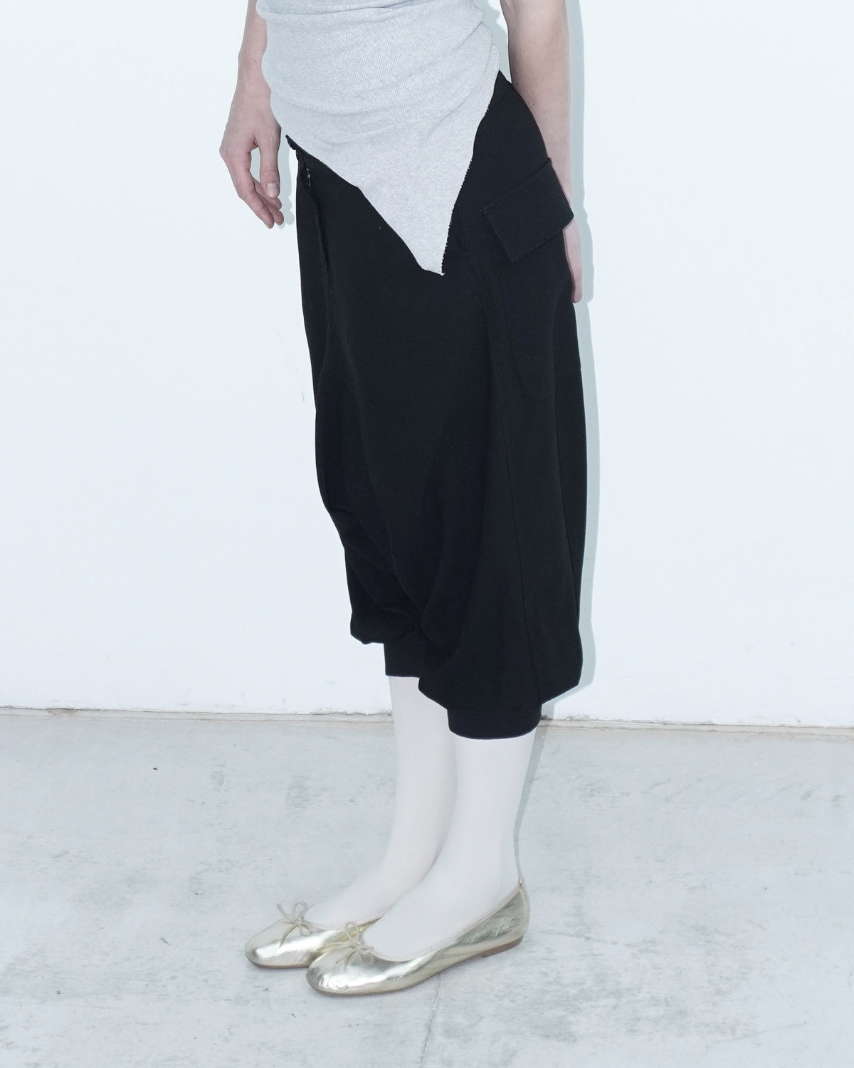 black bubble capri