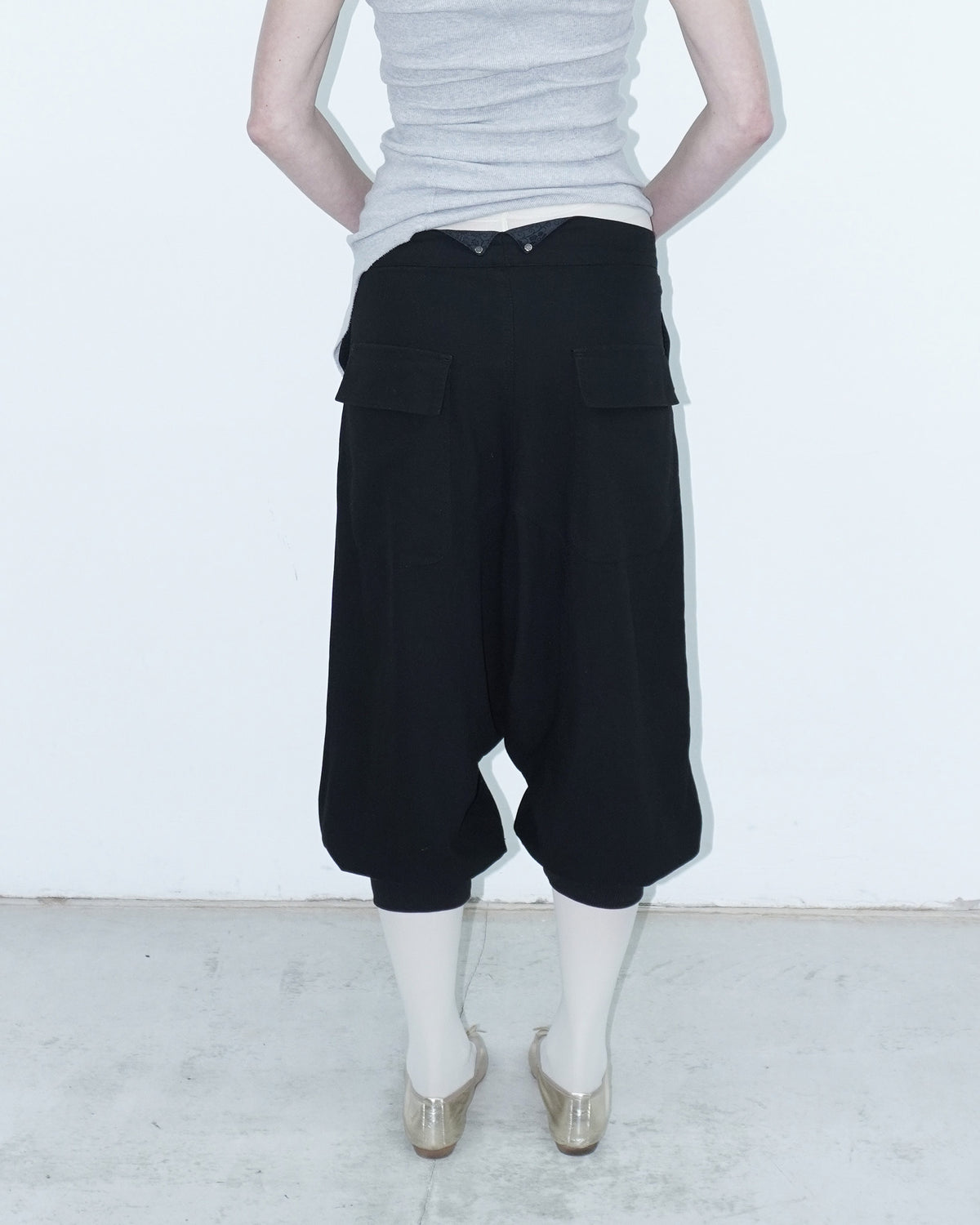black bubble capri