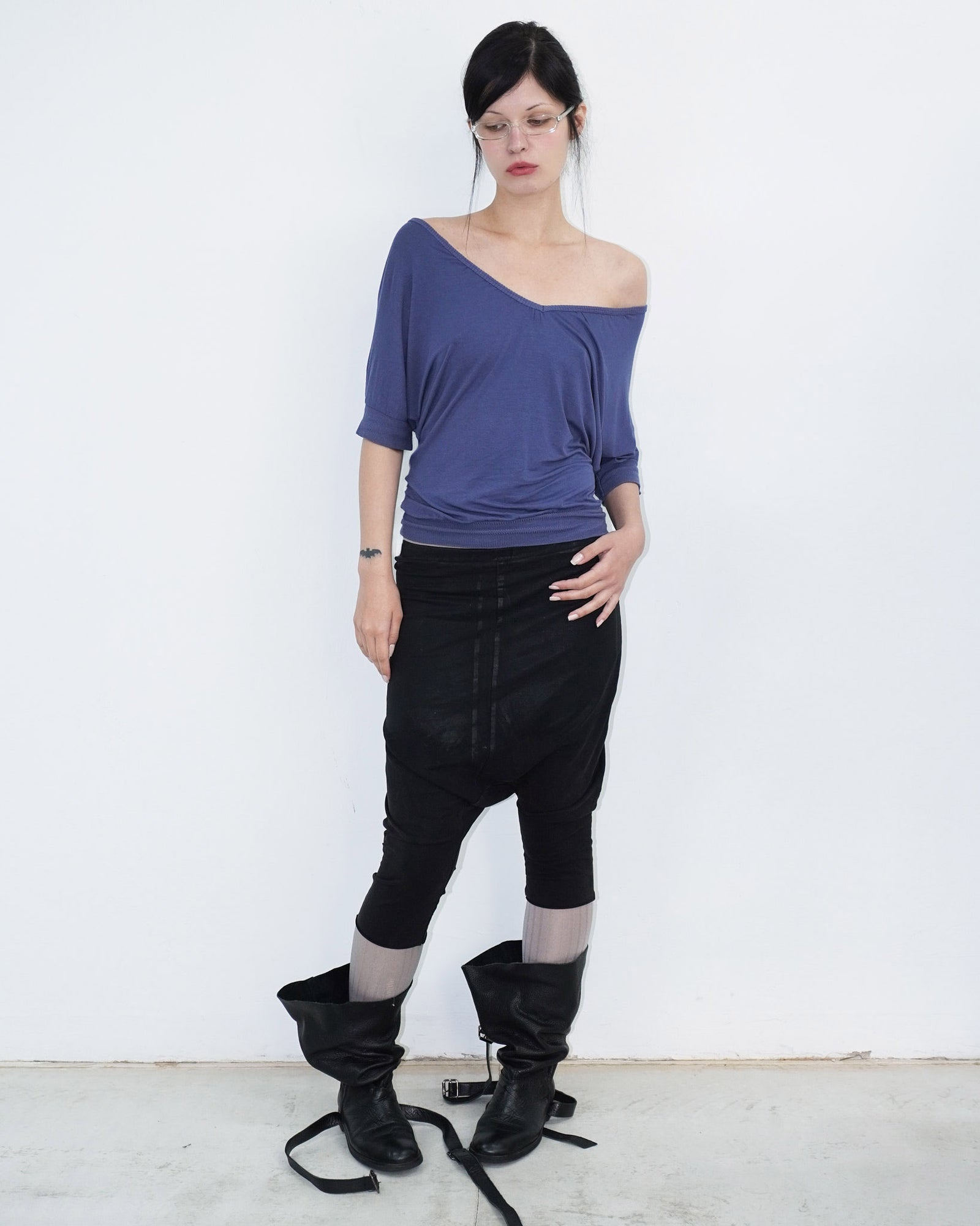 black coated texture bermuda pants
