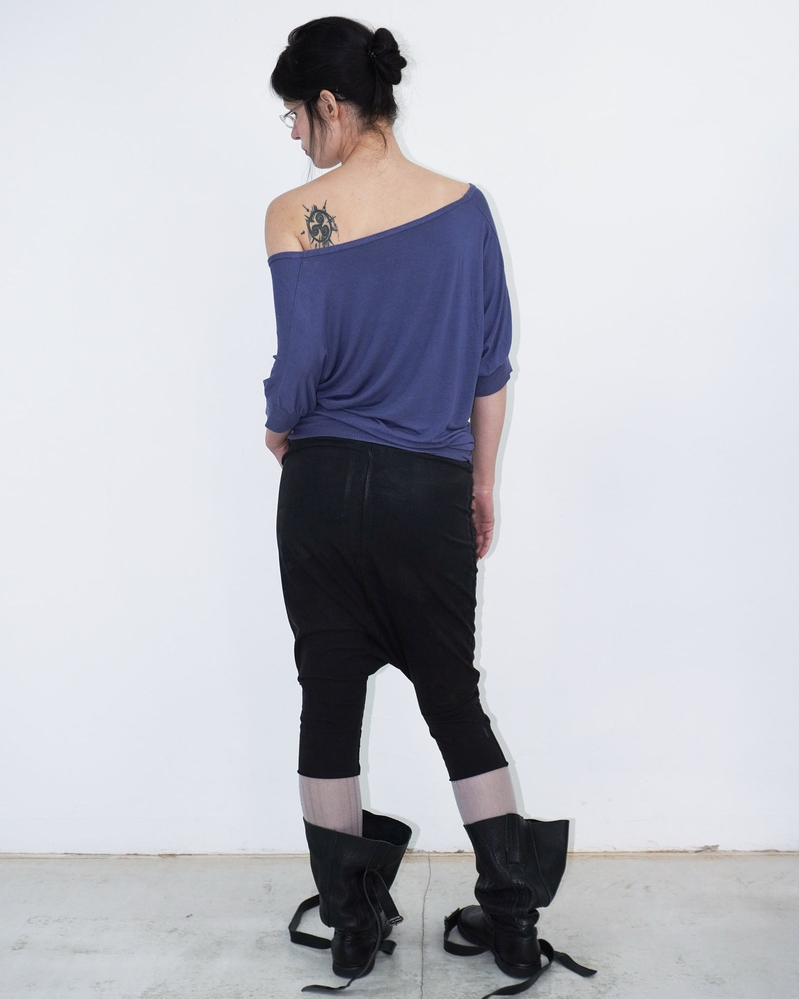 black coated texture bermuda pants