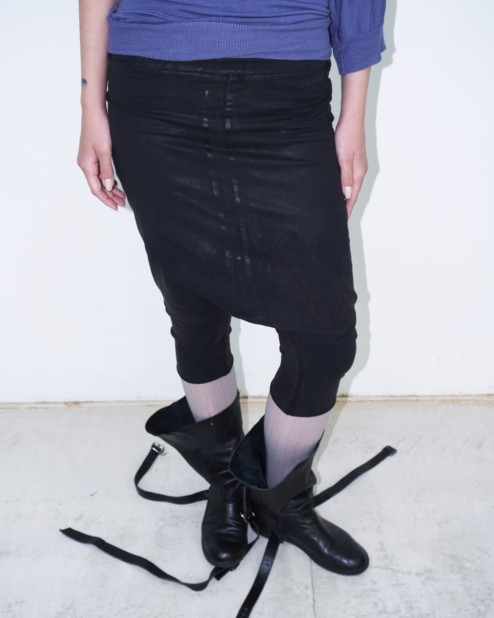black coated texture bermuda pants