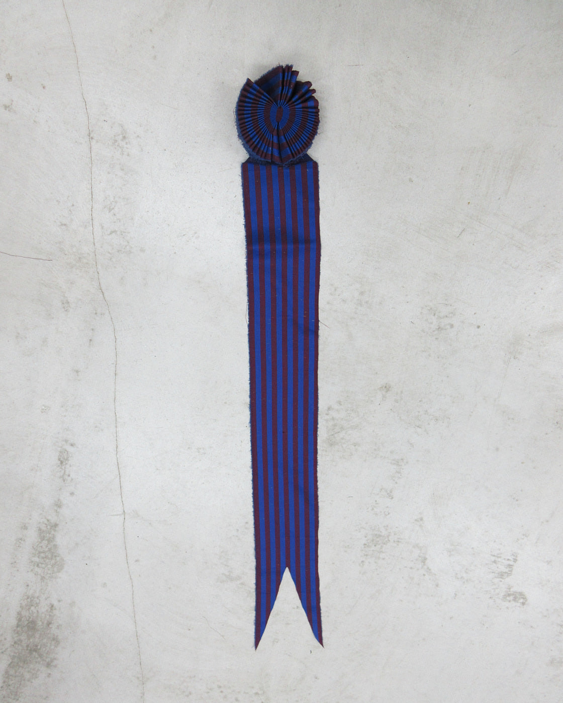 red/blue striped cockade