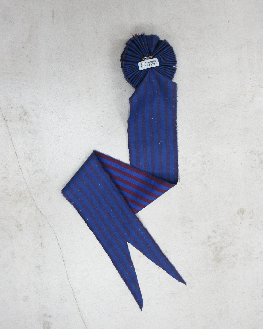 red/blue striped cockade