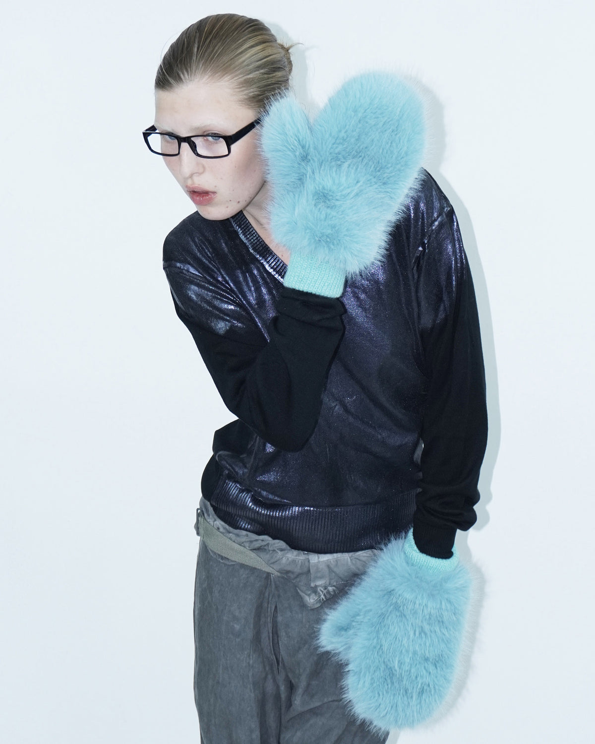 fluffy chunky blue faux-fur gloves