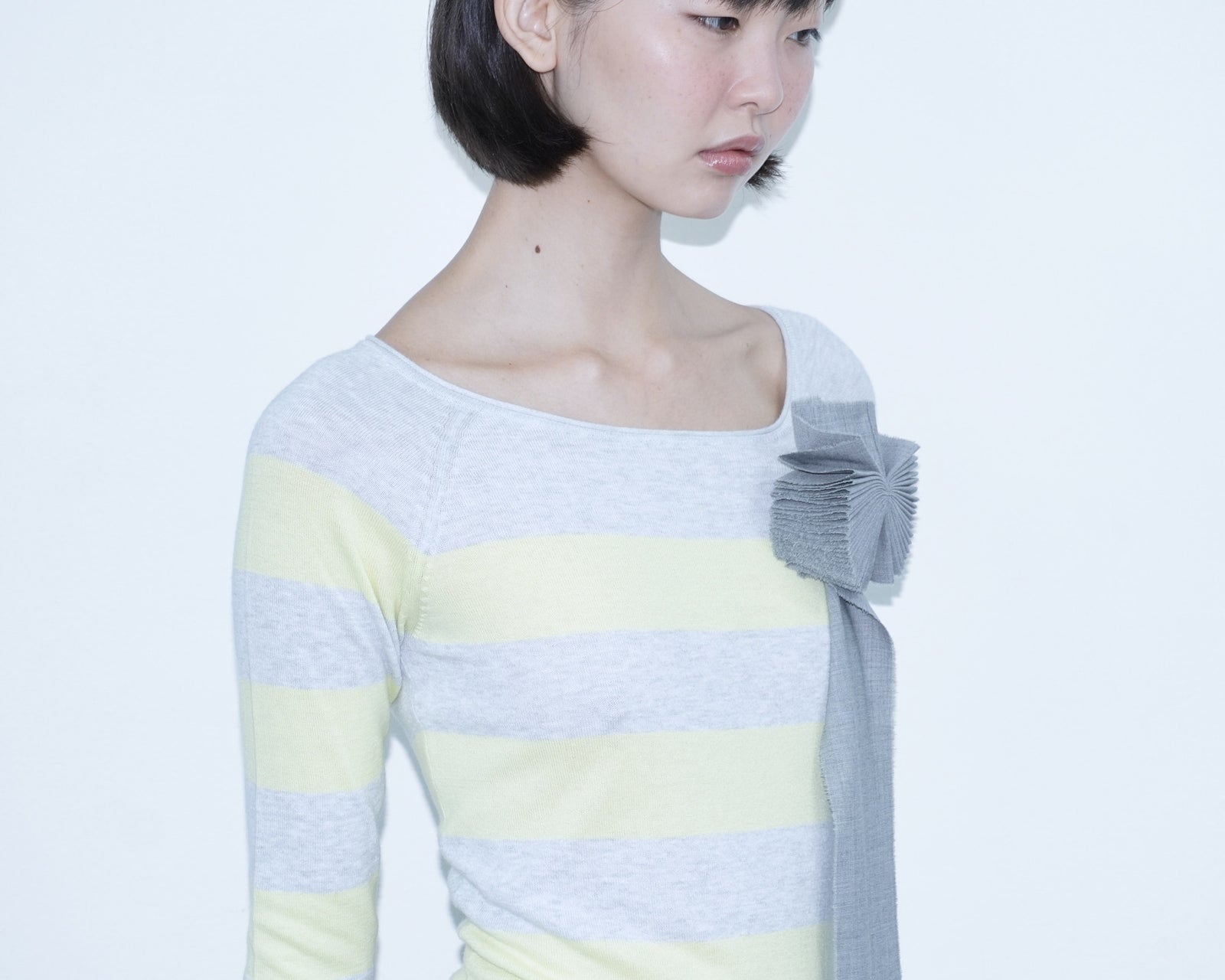 grey cockade