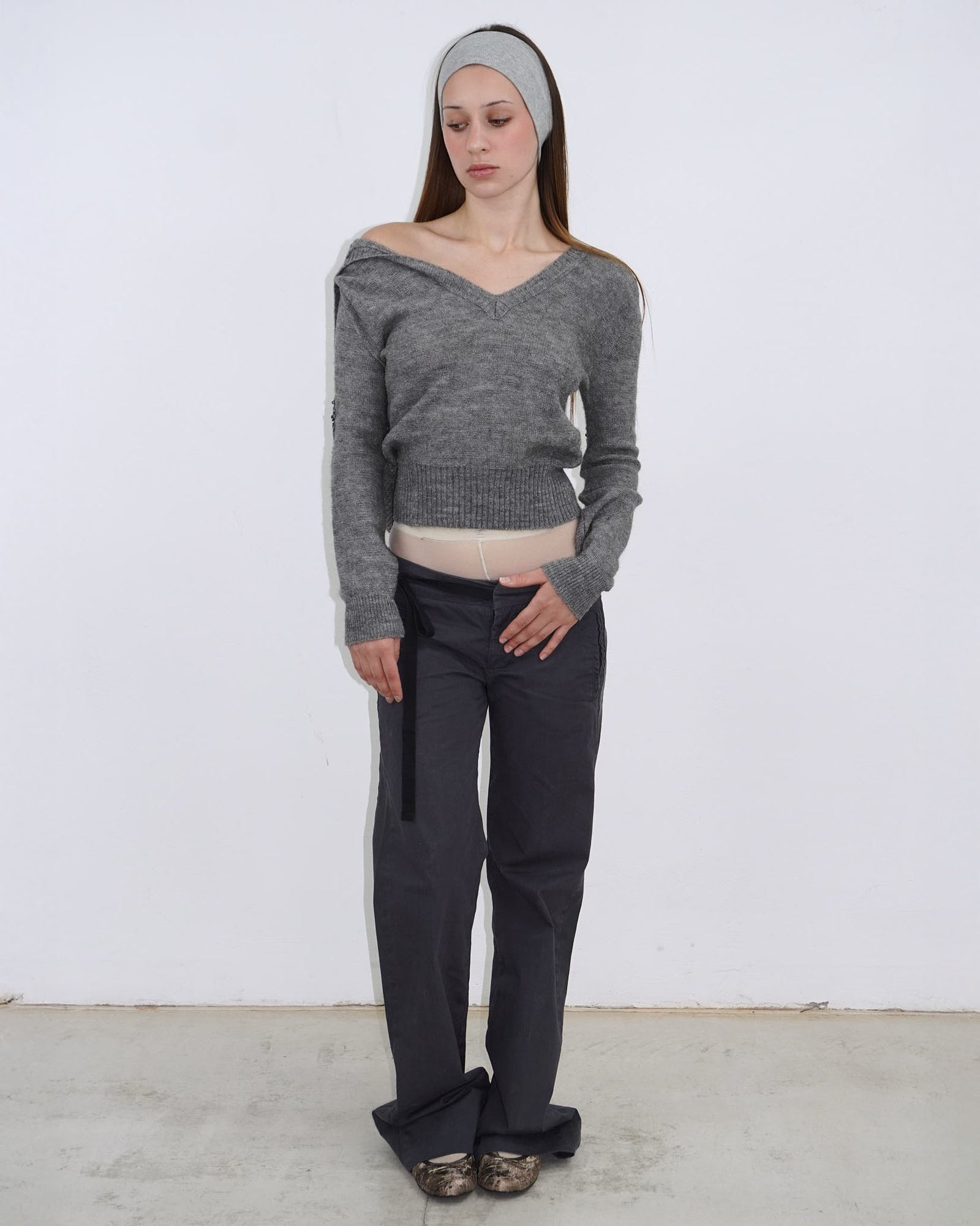 grey knit hoodie with sequins elbow patches