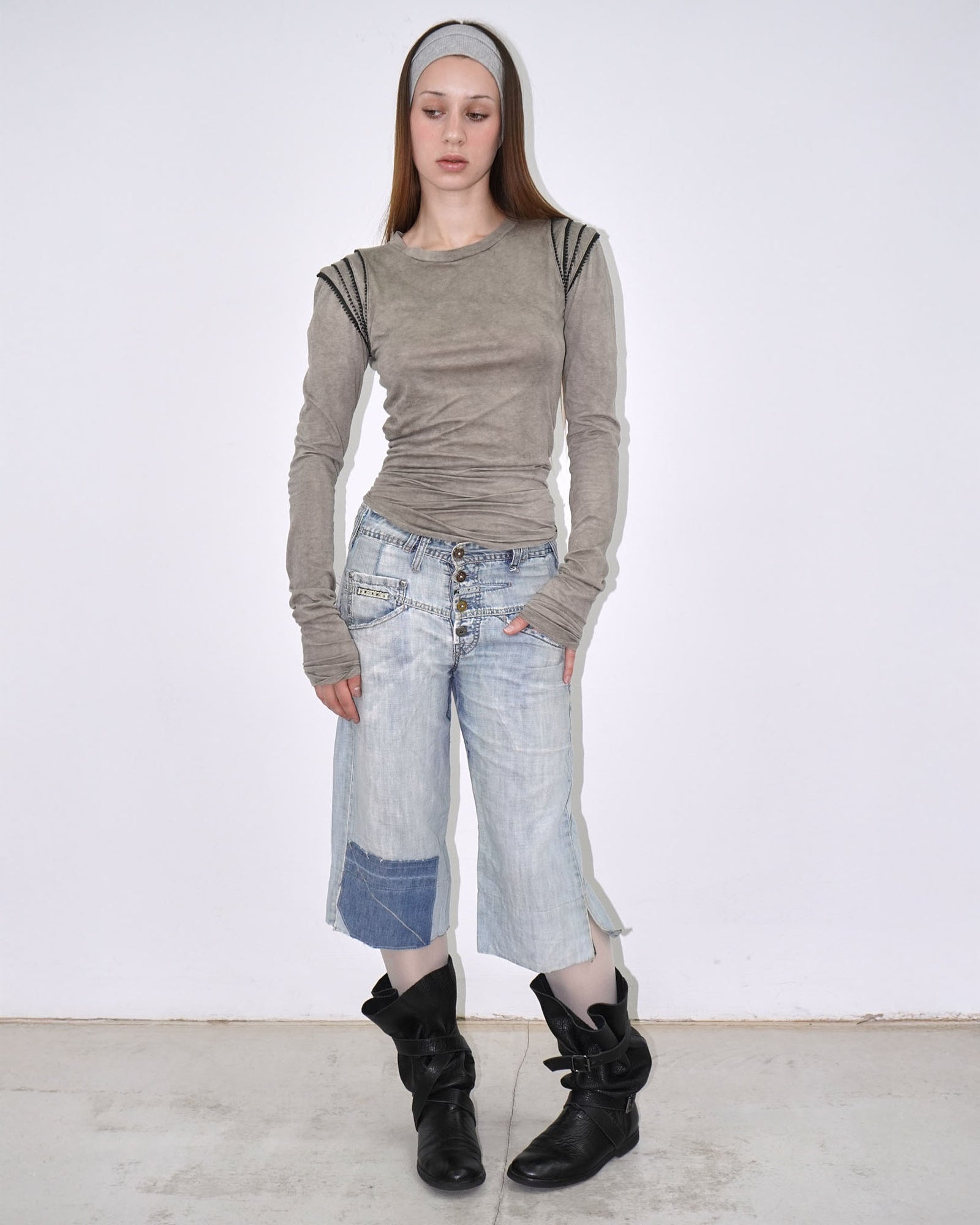 light blue denim capri jeans
