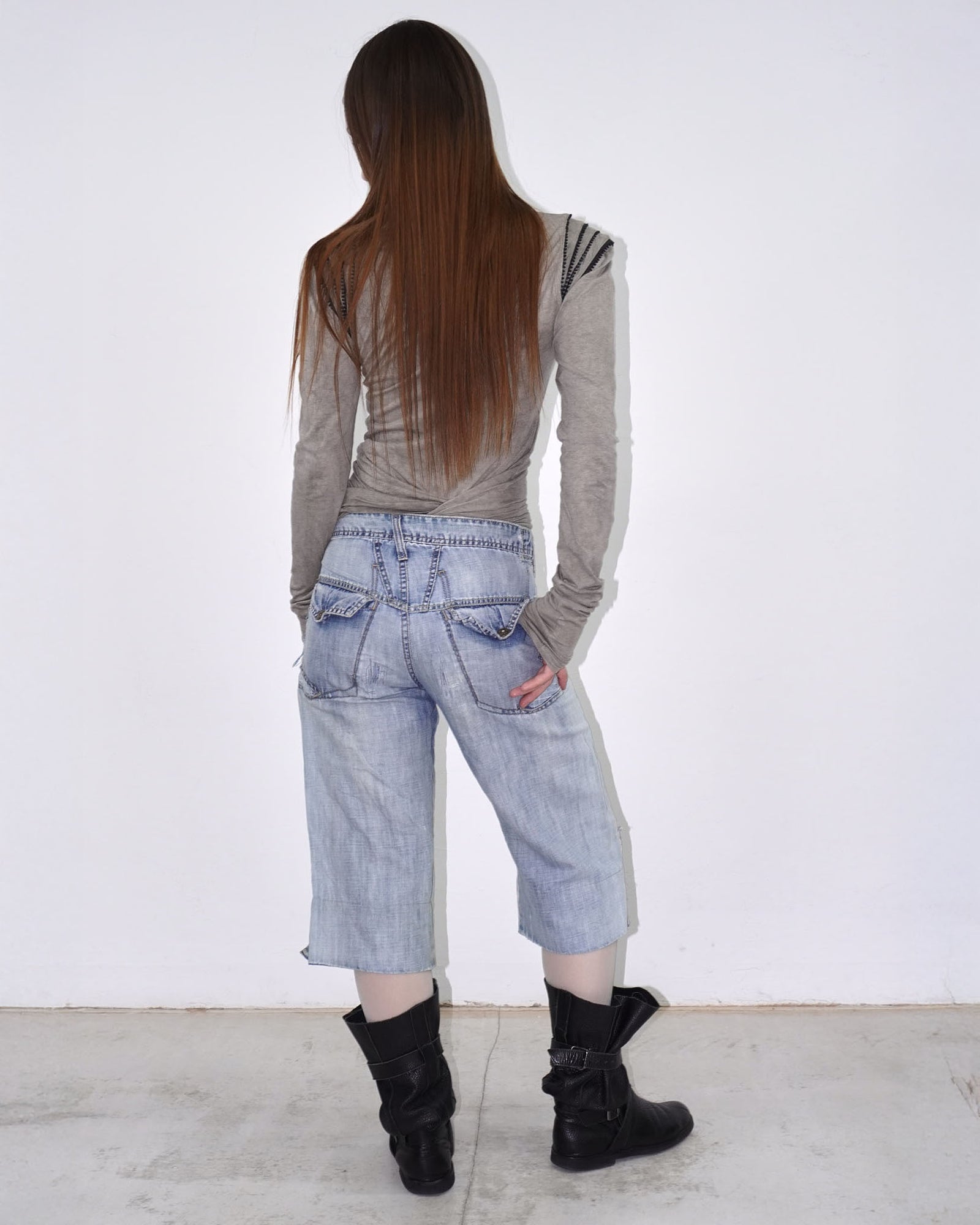 light blue denim capri jeans