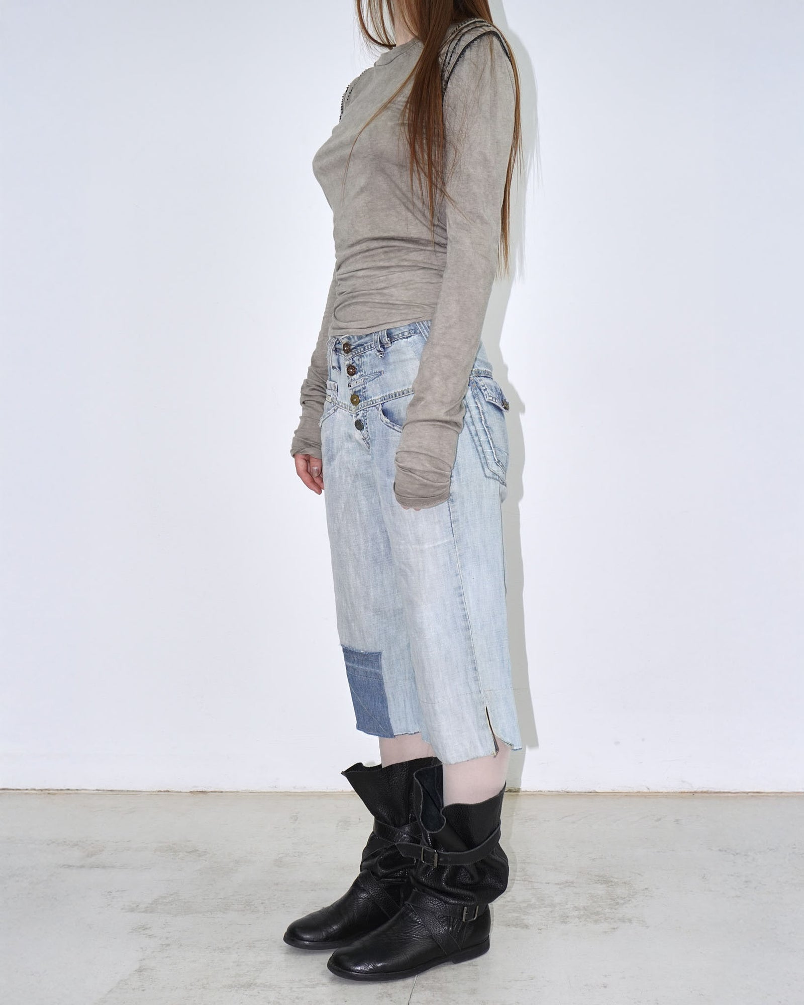 light blue denim capri jeans