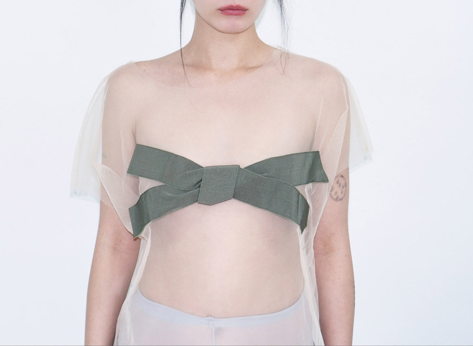 mesh top with ribbon