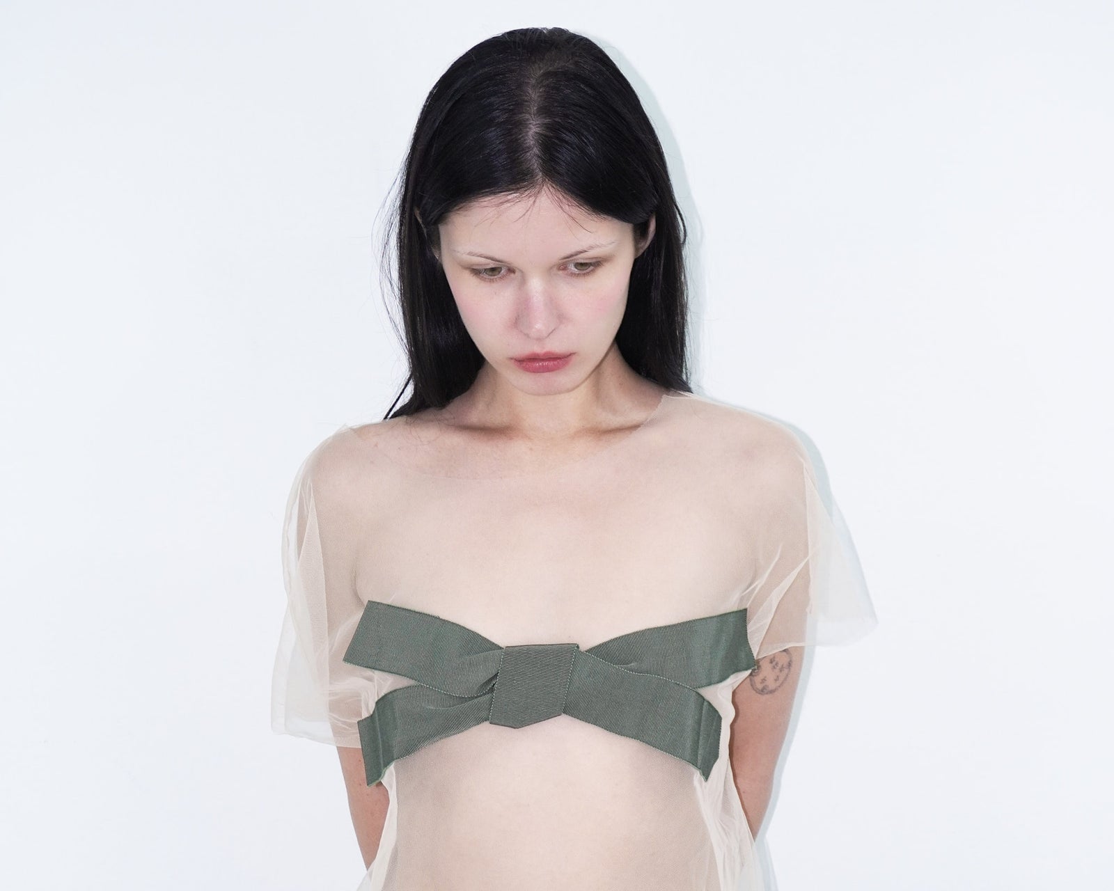mesh top with ribbon
