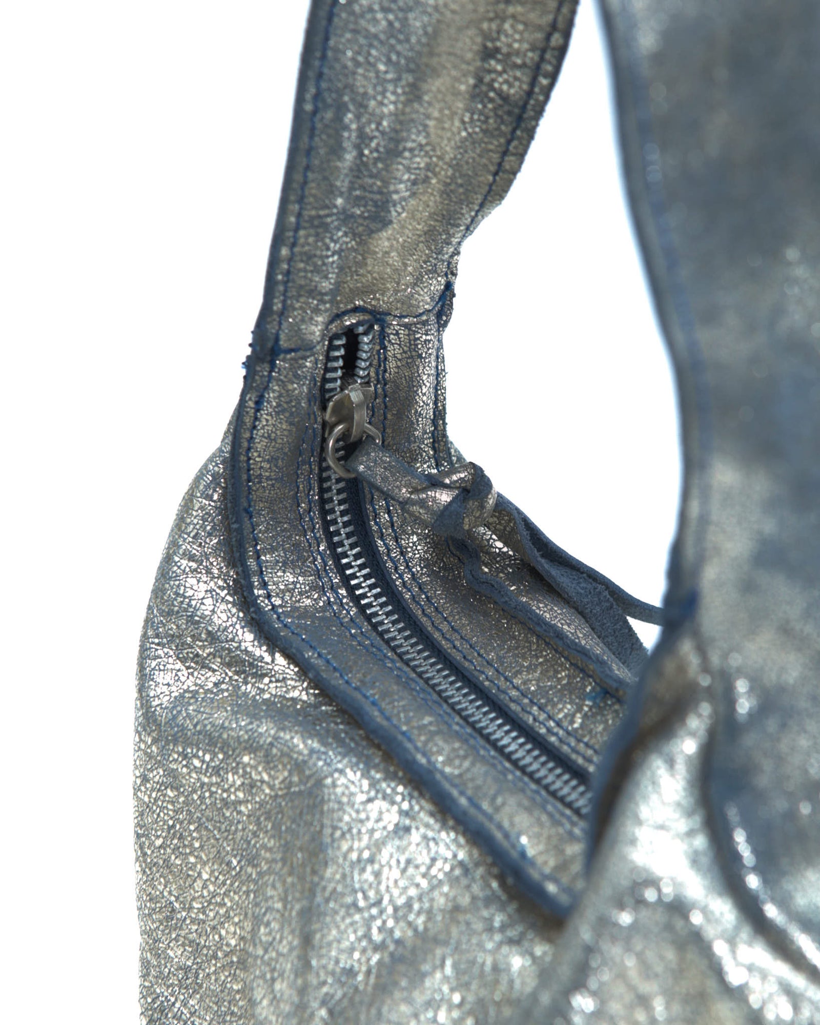 metallic silver knot handle shoulder bag