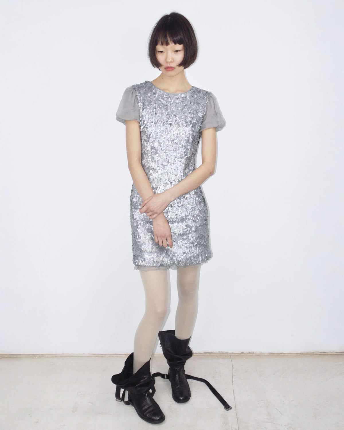 backless dolly sequins dress with puffed silk sleeves