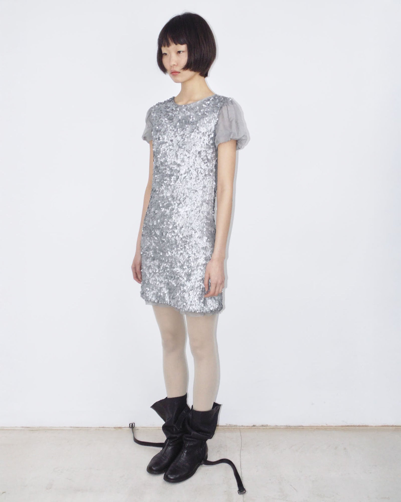 backless dolly sequins dress with puffed silk sleeves