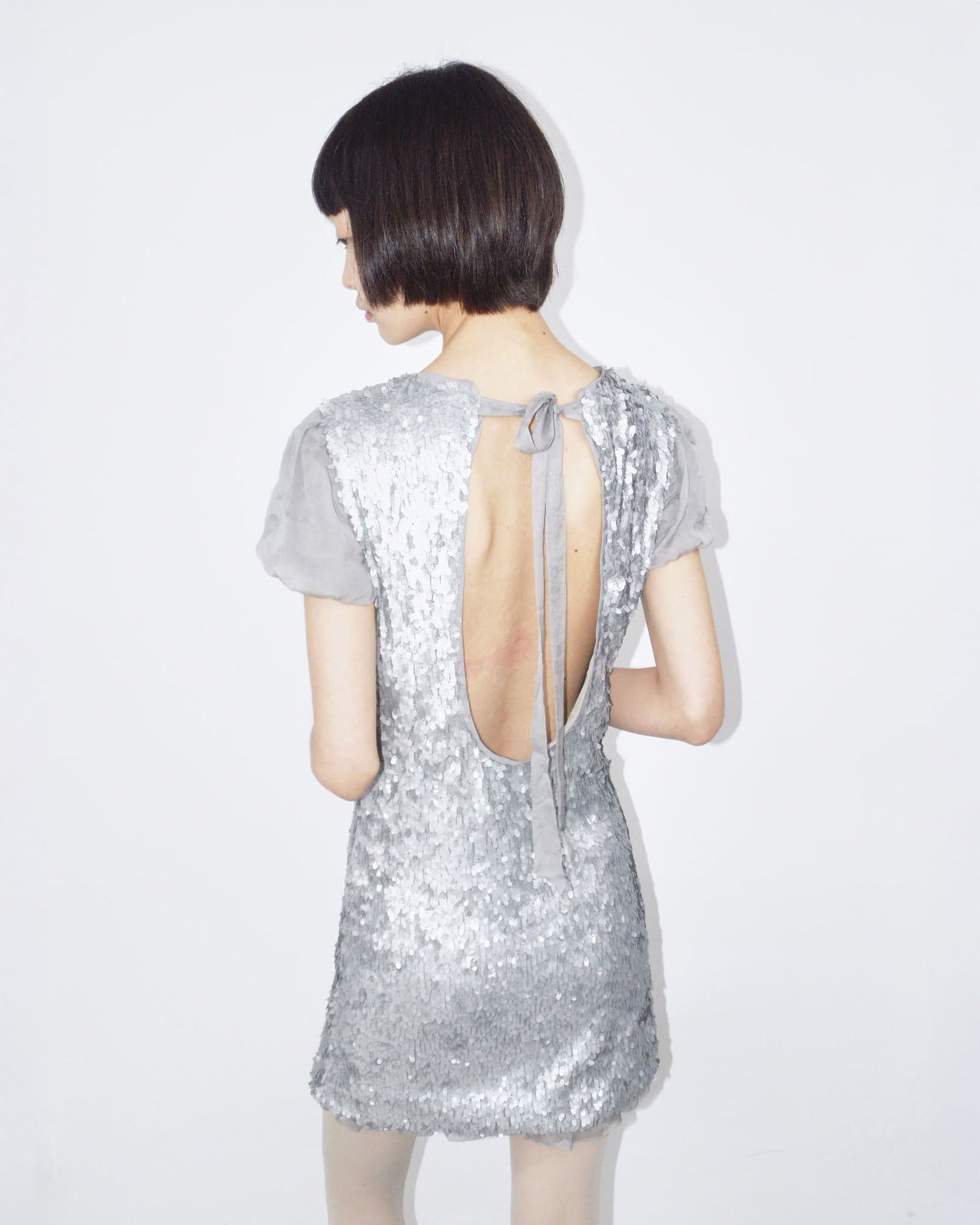 backless dolly sequins dress with puffed silk sleeves