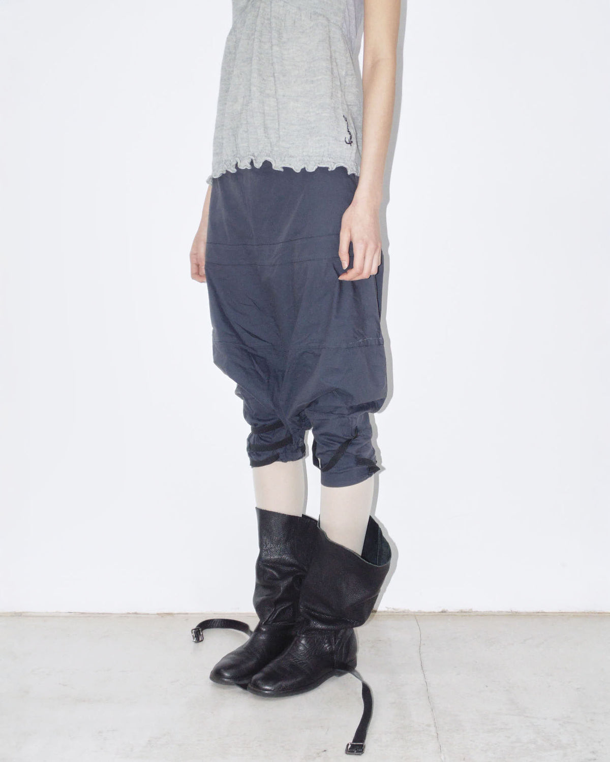 dark blue capri pants with elastic straps