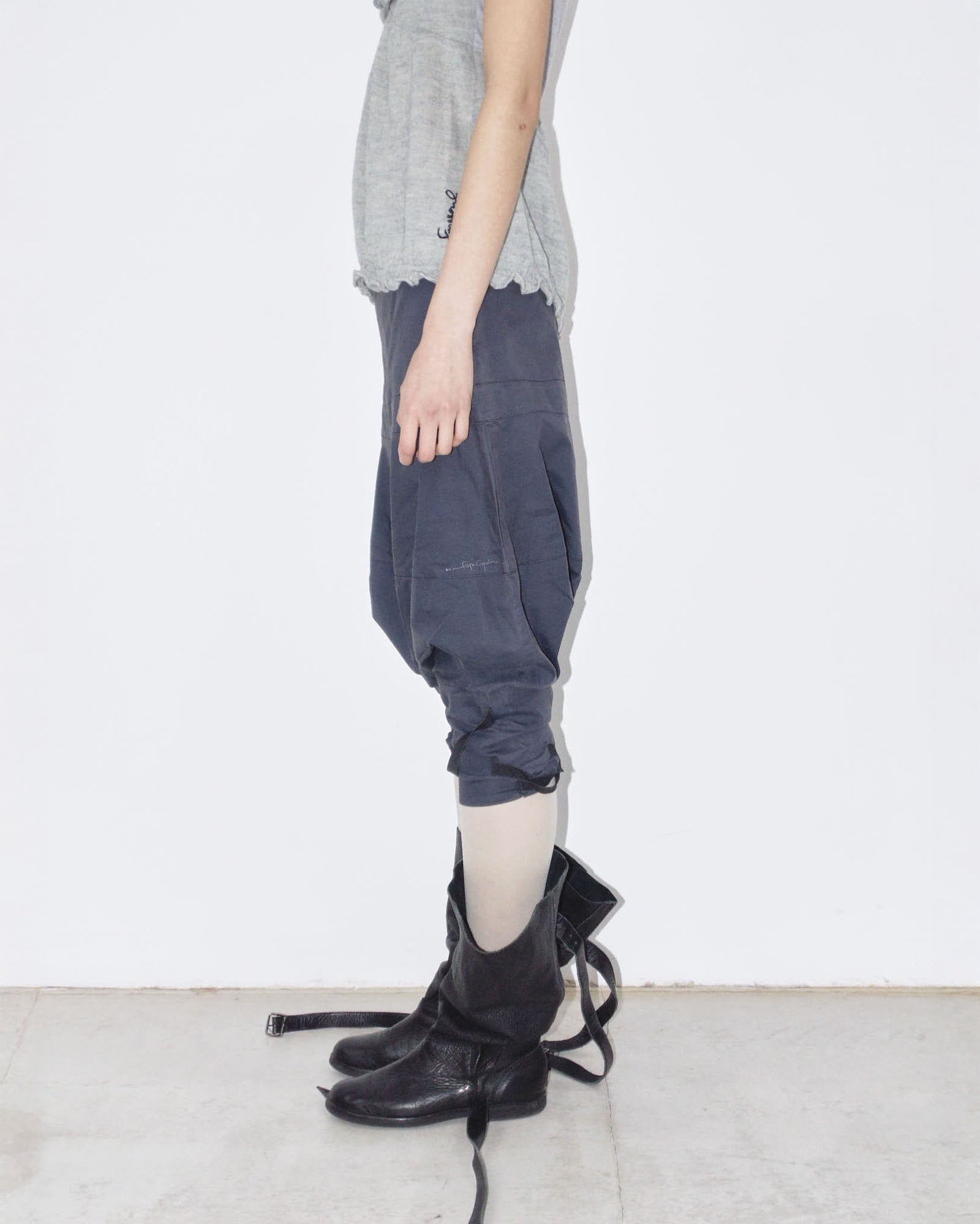 dark blue capri pants with elastic straps