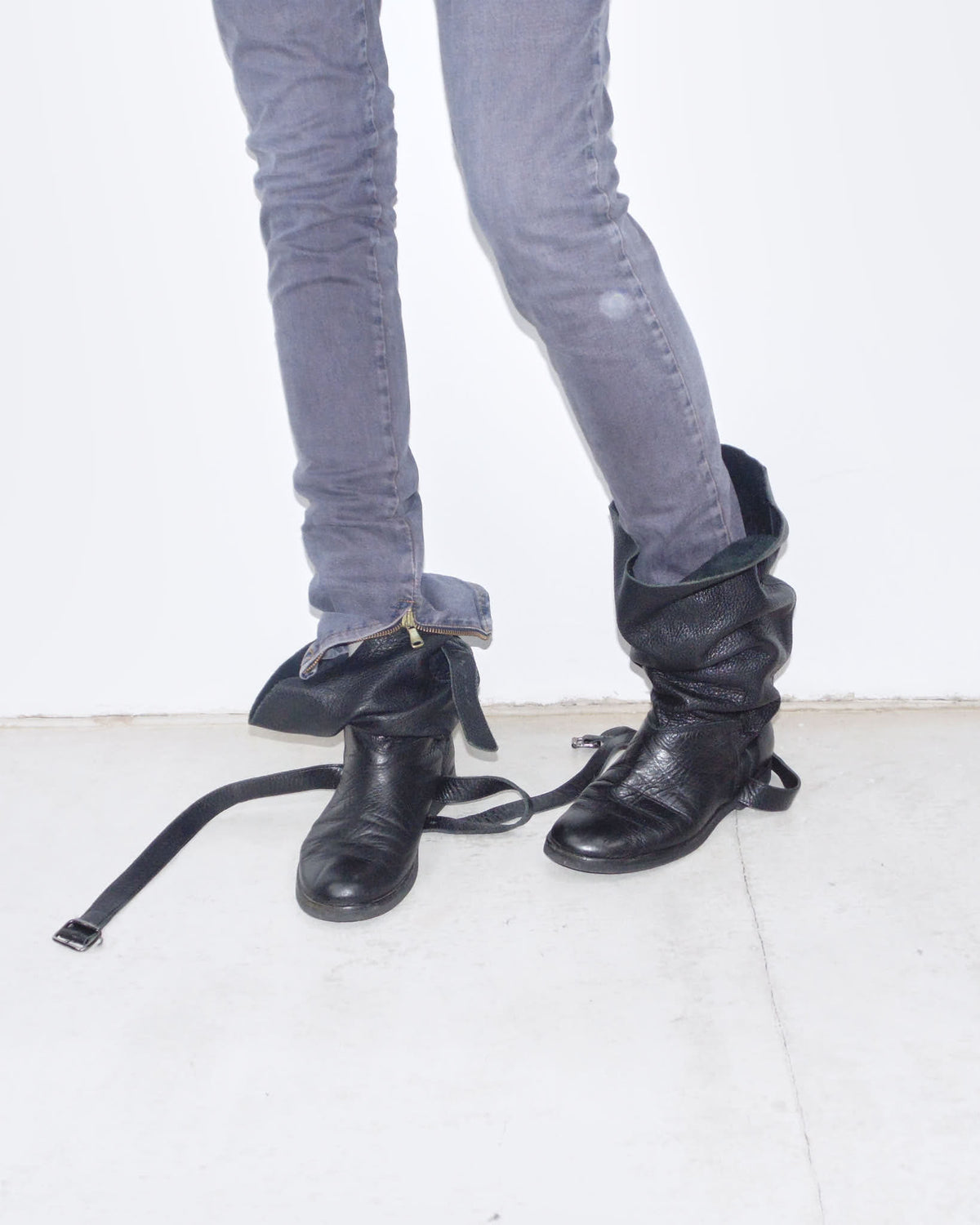 lilac denim skinny jeans with zipper detail