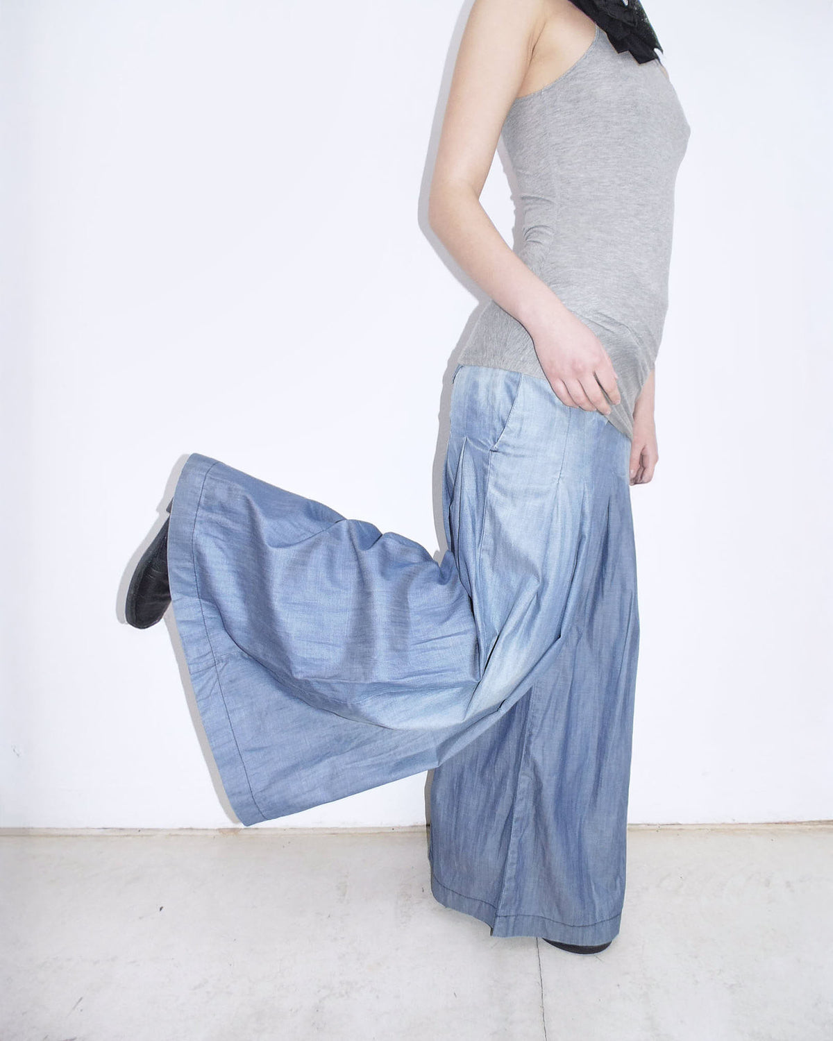 wide leg  pleated denim pants