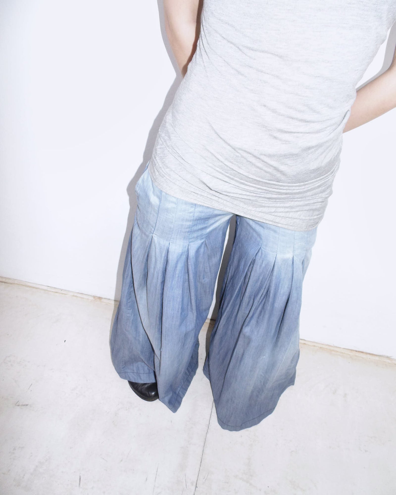 wide leg  pleated denim pants