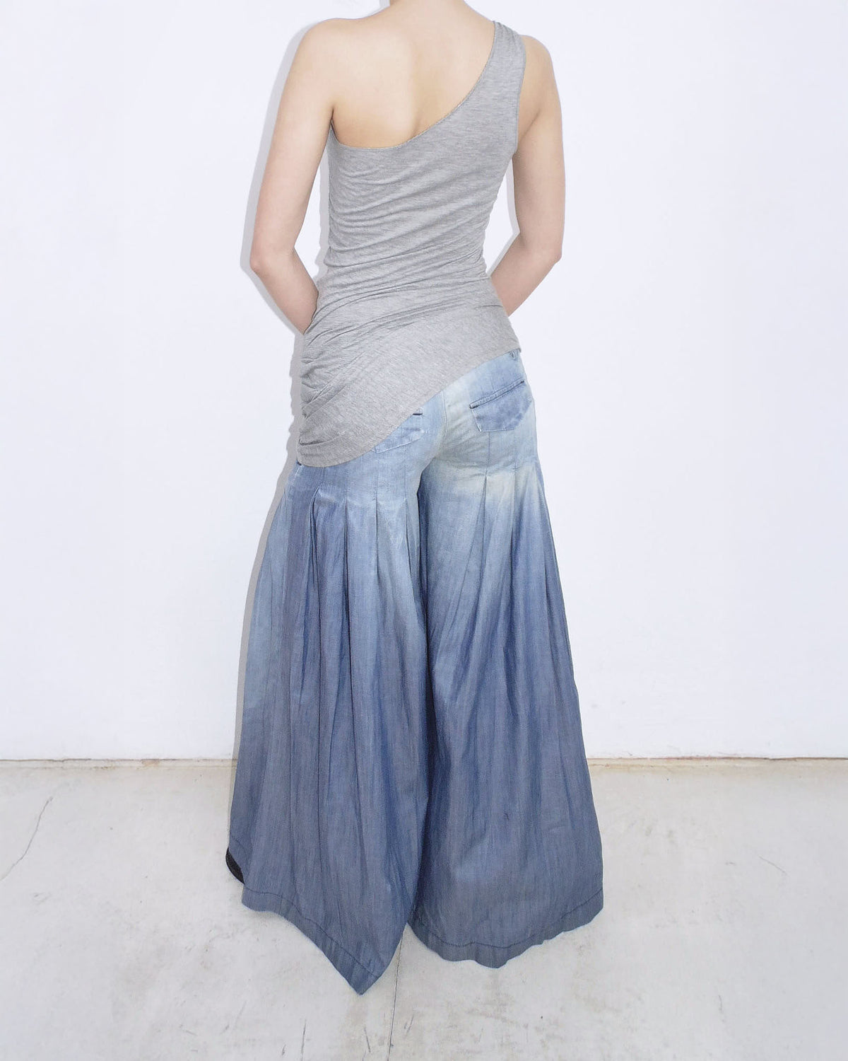 wide leg  pleated denim pants