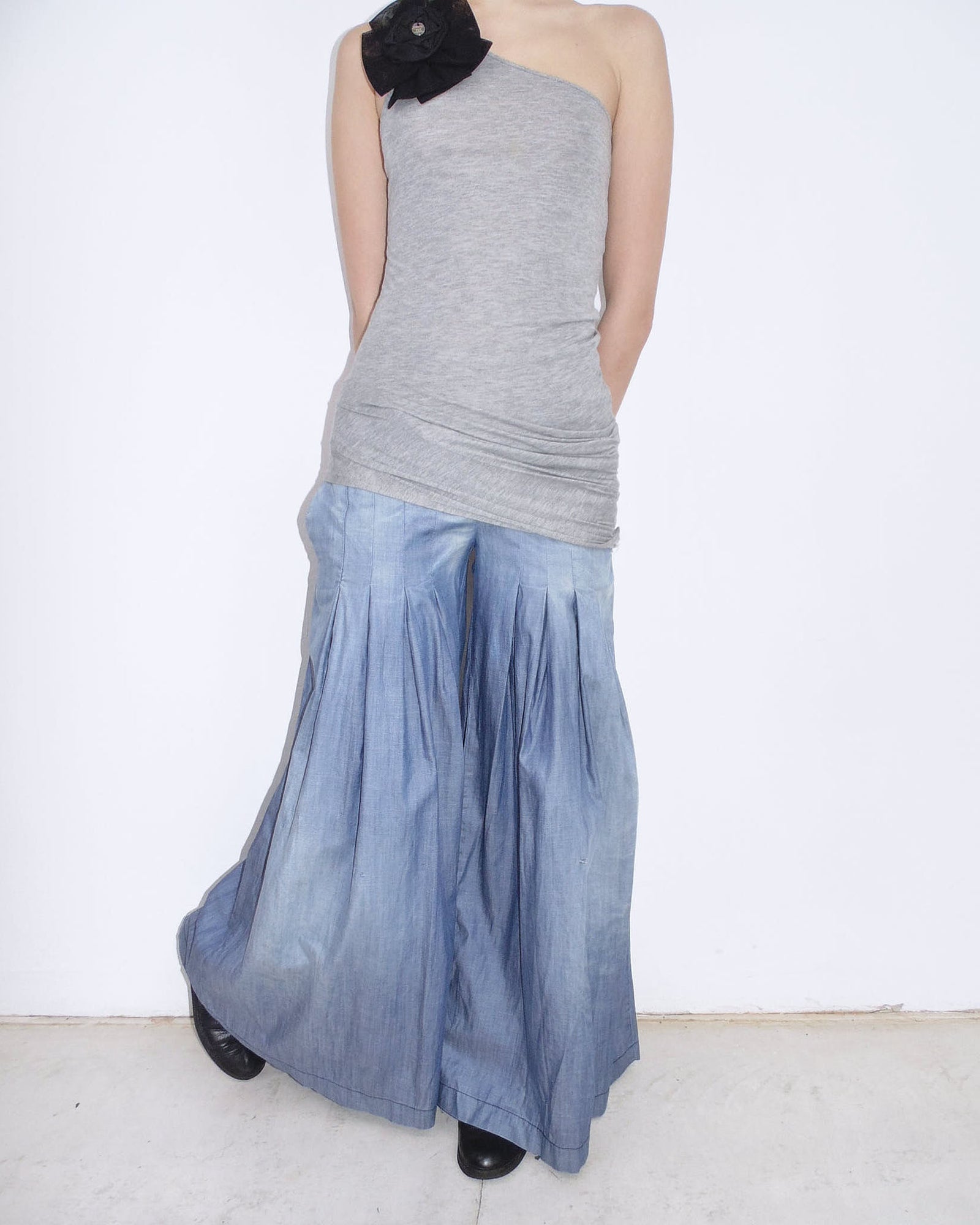 wide leg  pleated denim pants