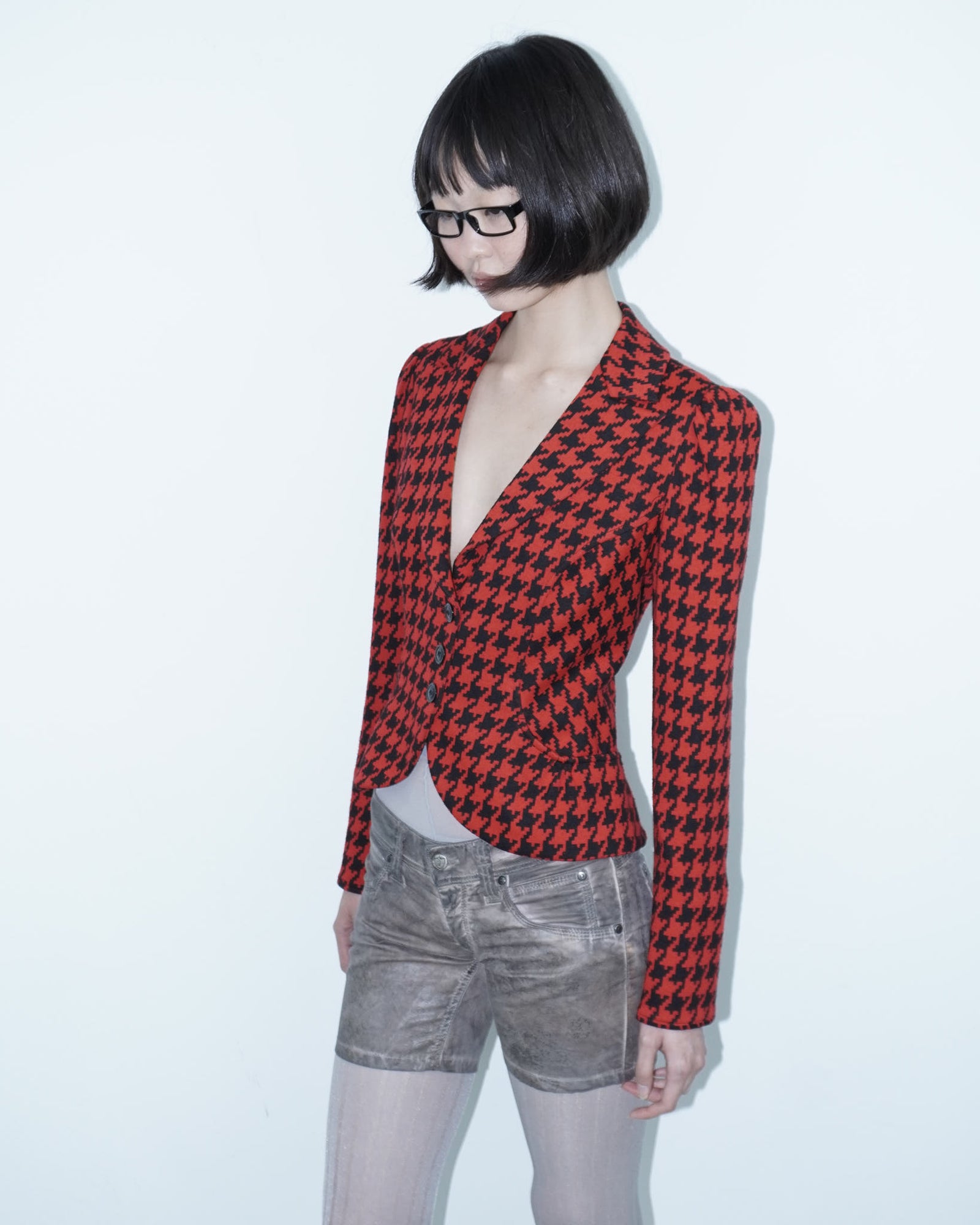 black and red blazer with pied-de-poule pattern
